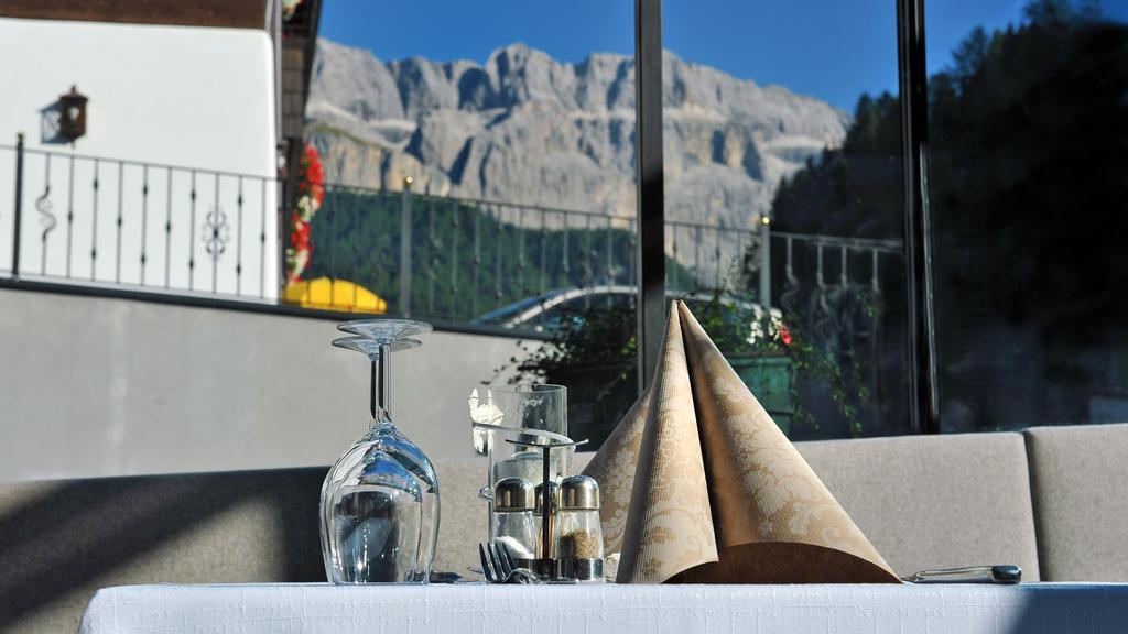 Hotel Des Alpes Selva di Val Gardena Exterior foto